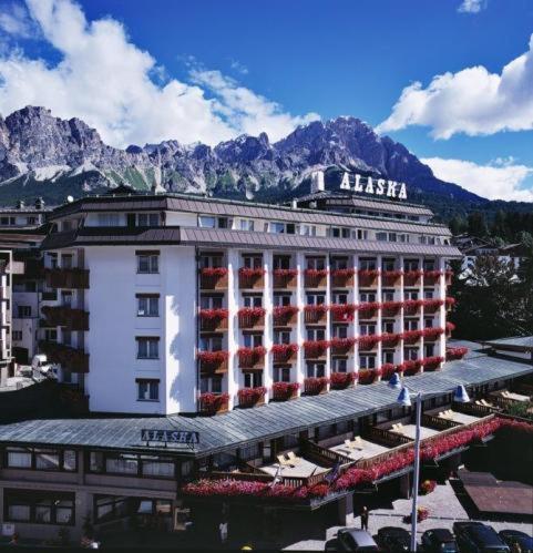 Hotel Alaska Cortina Cortina dʼAmpezzo Exteriör bild