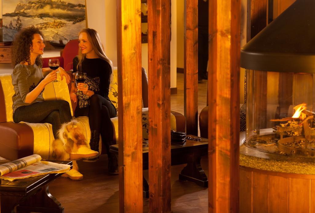 Hotel Alaska Cortina Cortina dʼAmpezzo Exteriör bild