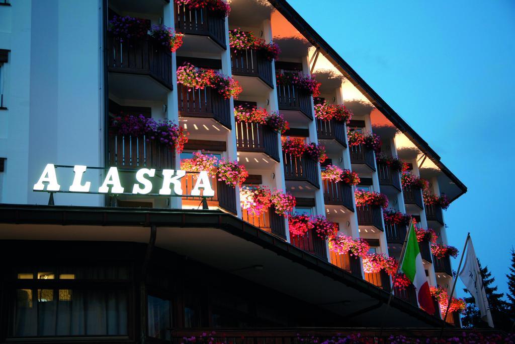 Hotel Alaska Cortina Cortina dʼAmpezzo Exteriör bild
