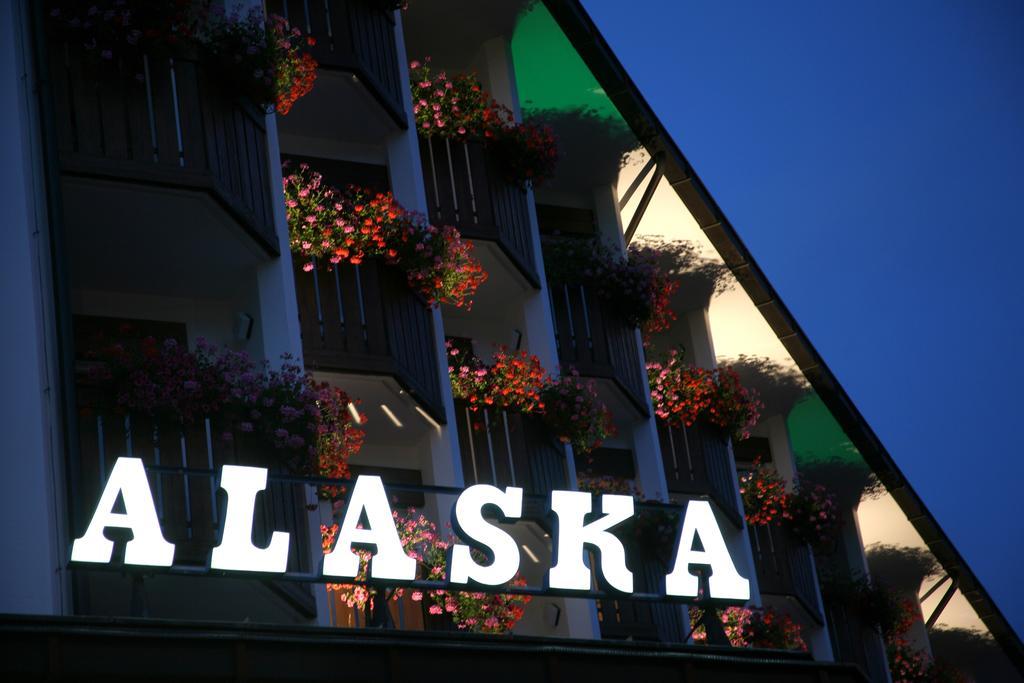 Hotel Alaska Cortina Cortina dʼAmpezzo Exteriör bild