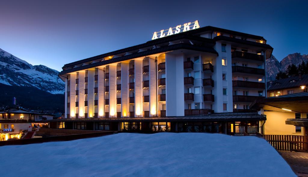 Hotel Alaska Cortina Cortina dʼAmpezzo Exteriör bild