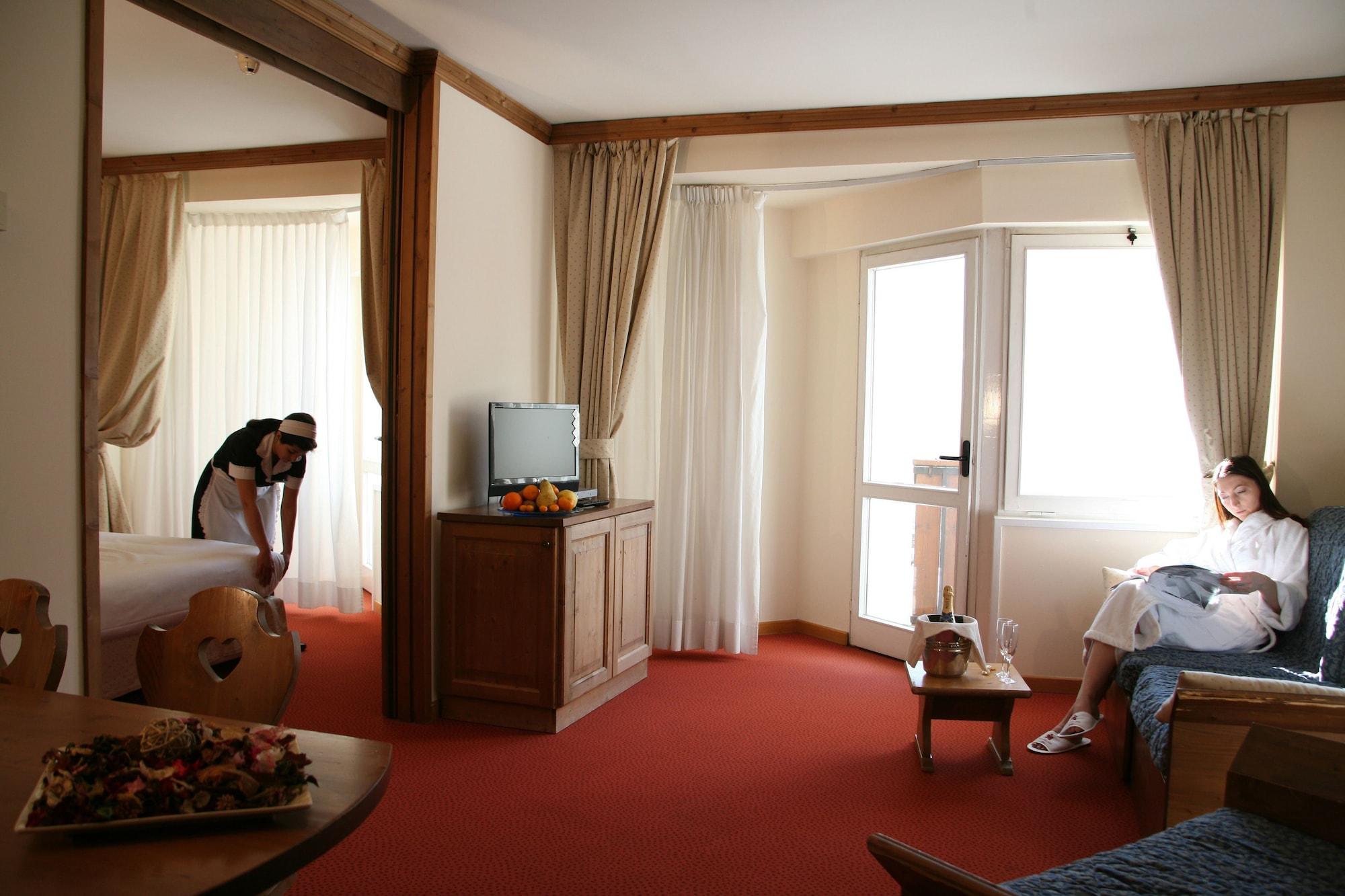 Hotel Alaska Cortina Cortina dʼAmpezzo Exteriör bild