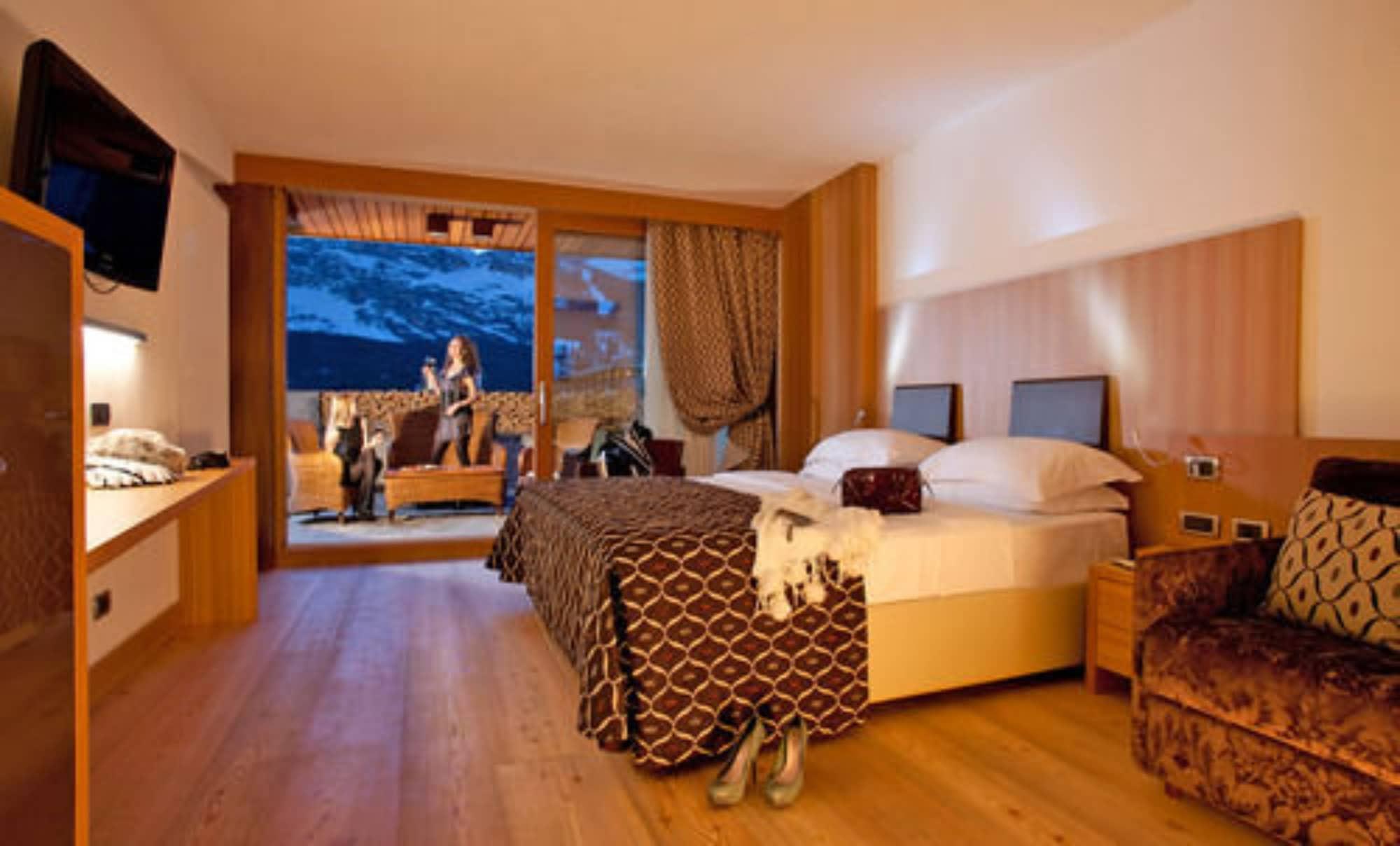 Hotel Alaska Cortina Cortina dʼAmpezzo Exteriör bild