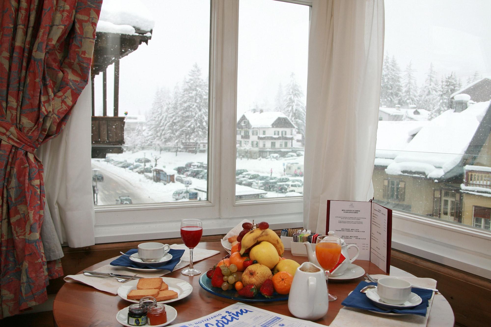 Hotel Alaska Cortina Cortina dʼAmpezzo Exteriör bild