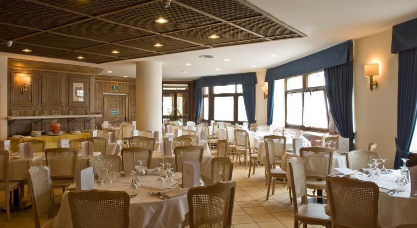 Hotel Alaska Cortina Cortina dʼAmpezzo Exteriör bild