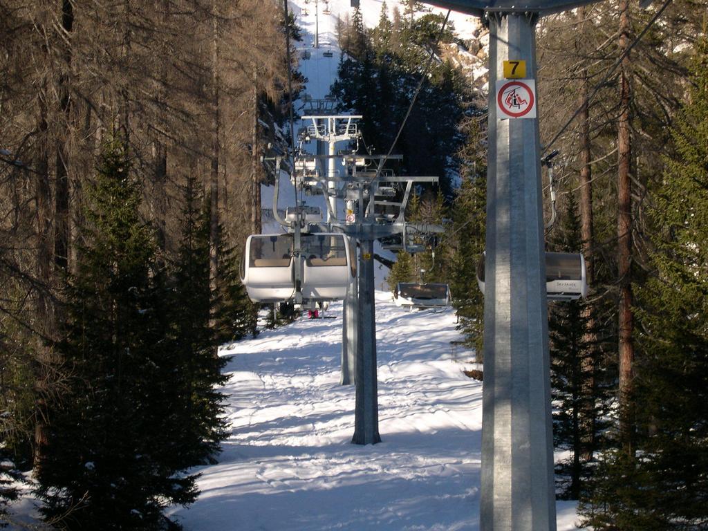 Hotel Alaska Cortina Cortina dʼAmpezzo Exteriör bild