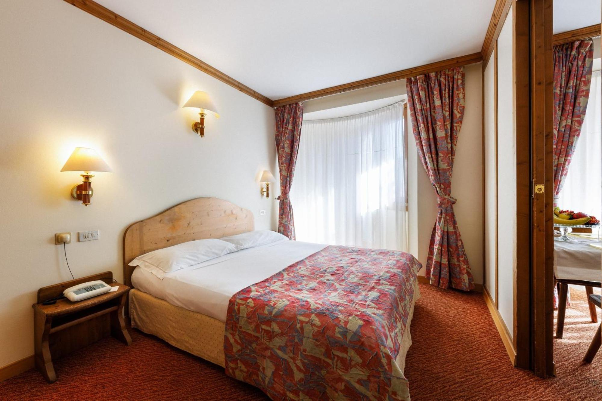 Hotel Alaska Cortina Cortina dʼAmpezzo Exteriör bild