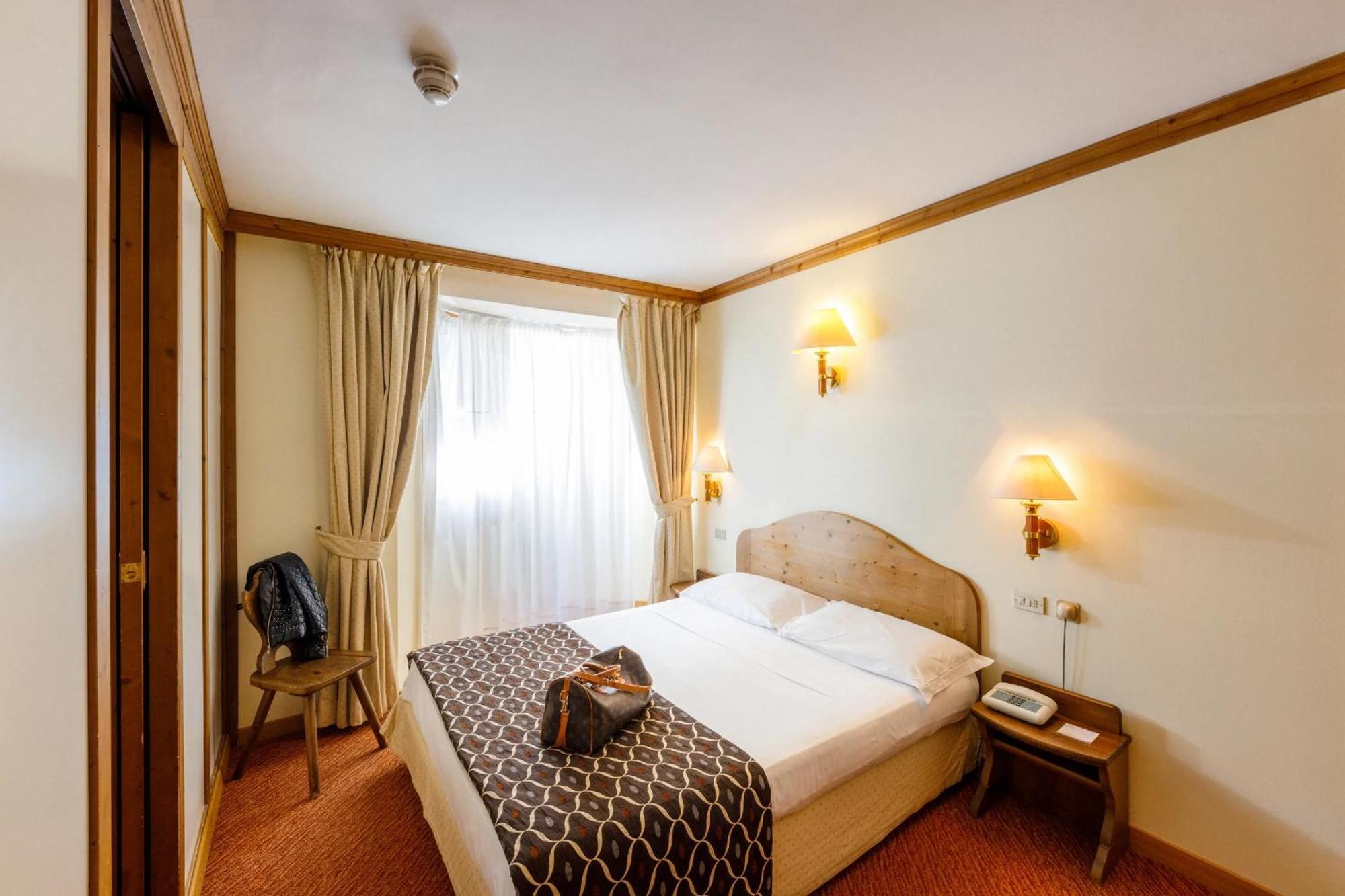 Hotel Alaska Cortina Cortina dʼAmpezzo Exteriör bild