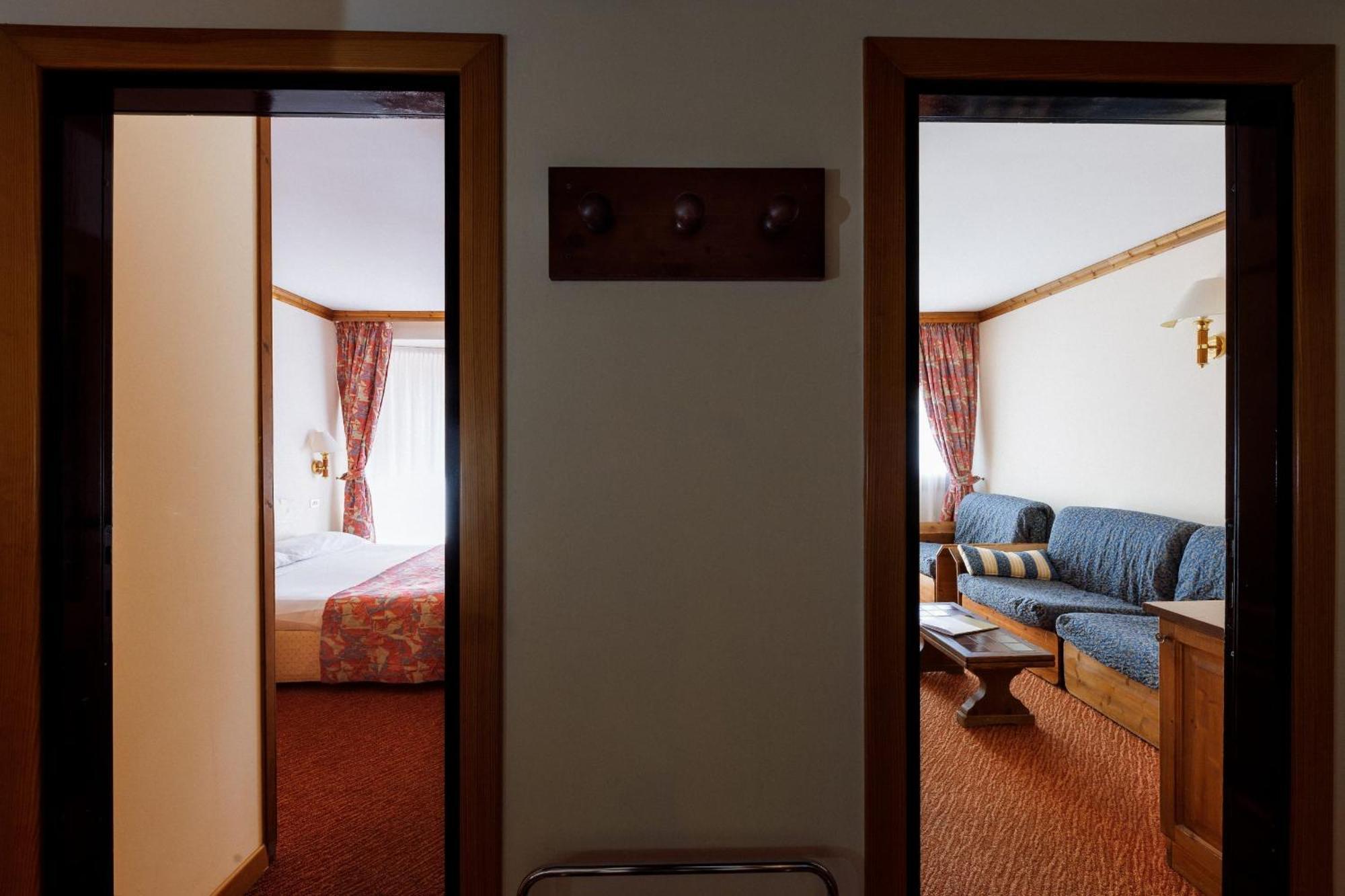 Hotel Alaska Cortina Cortina dʼAmpezzo Exteriör bild
