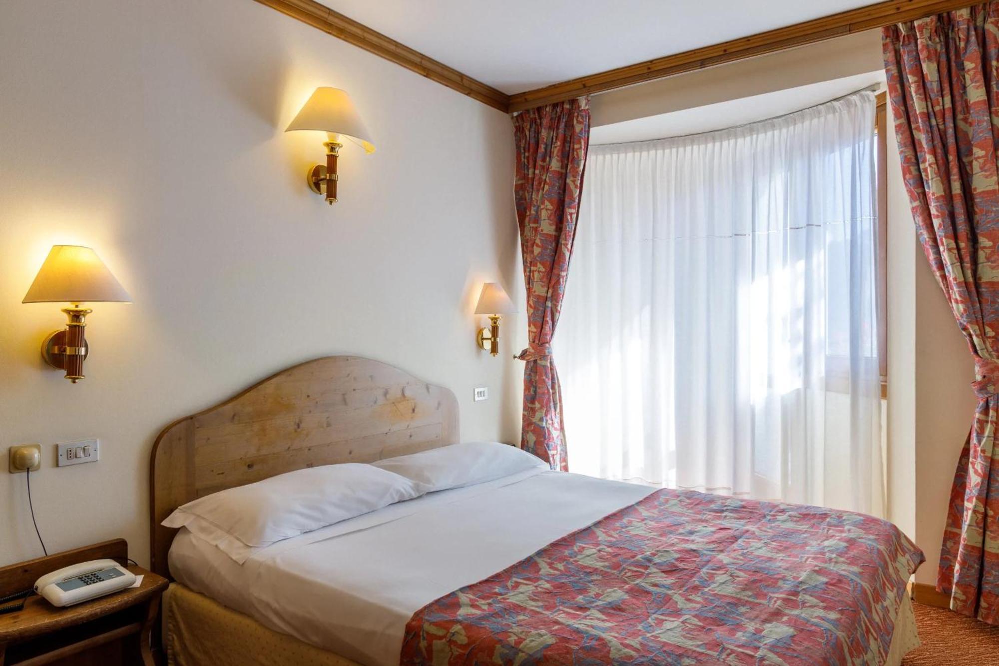 Hotel Alaska Cortina Cortina dʼAmpezzo Exteriör bild