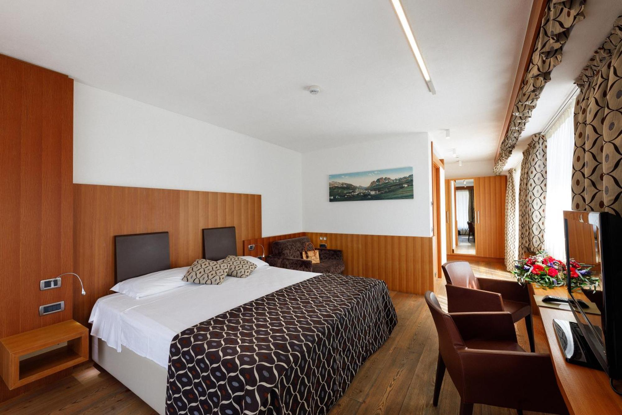 Hotel Alaska Cortina Cortina dʼAmpezzo Exteriör bild