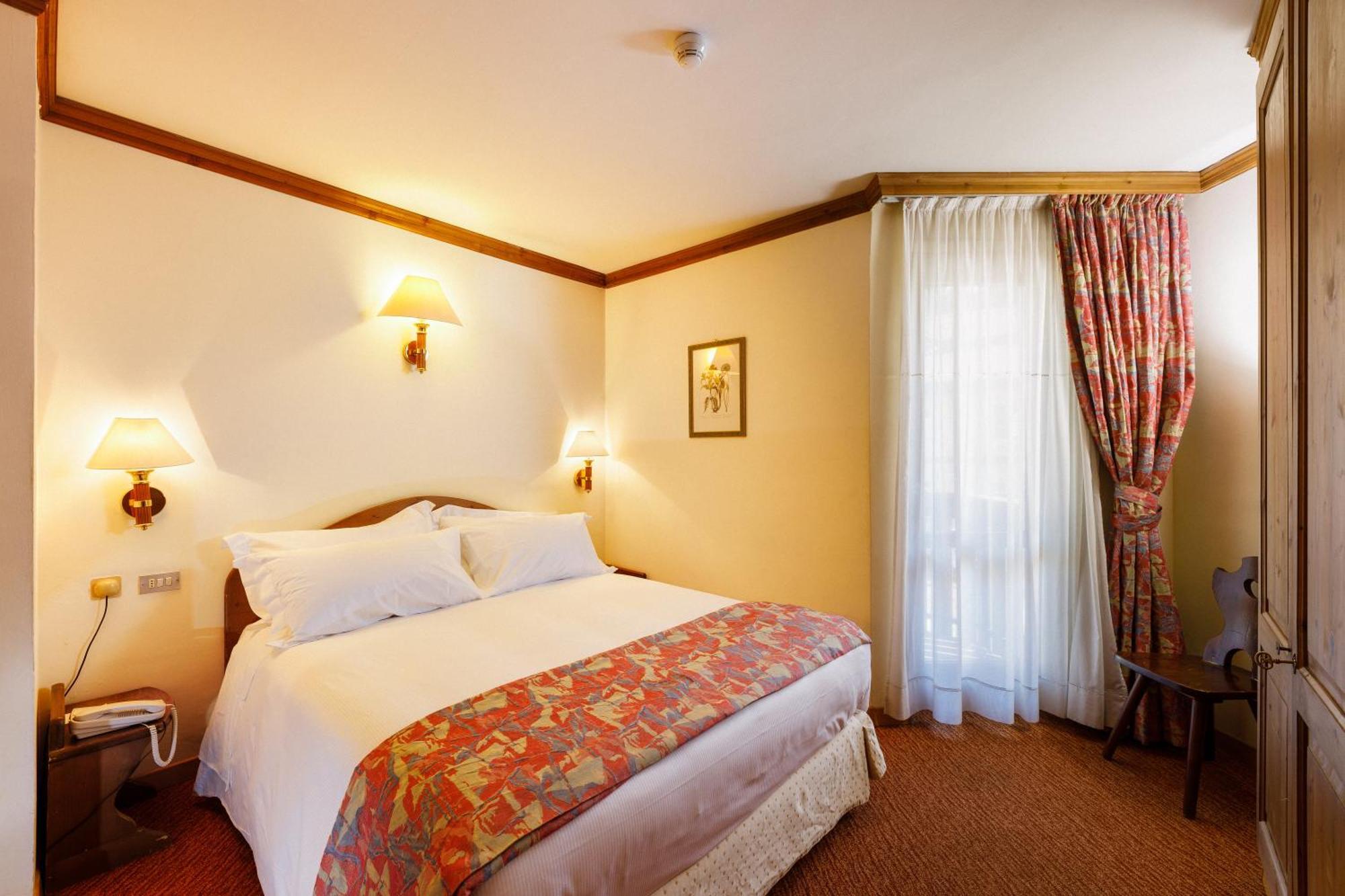 Hotel Alaska Cortina Cortina dʼAmpezzo Exteriör bild