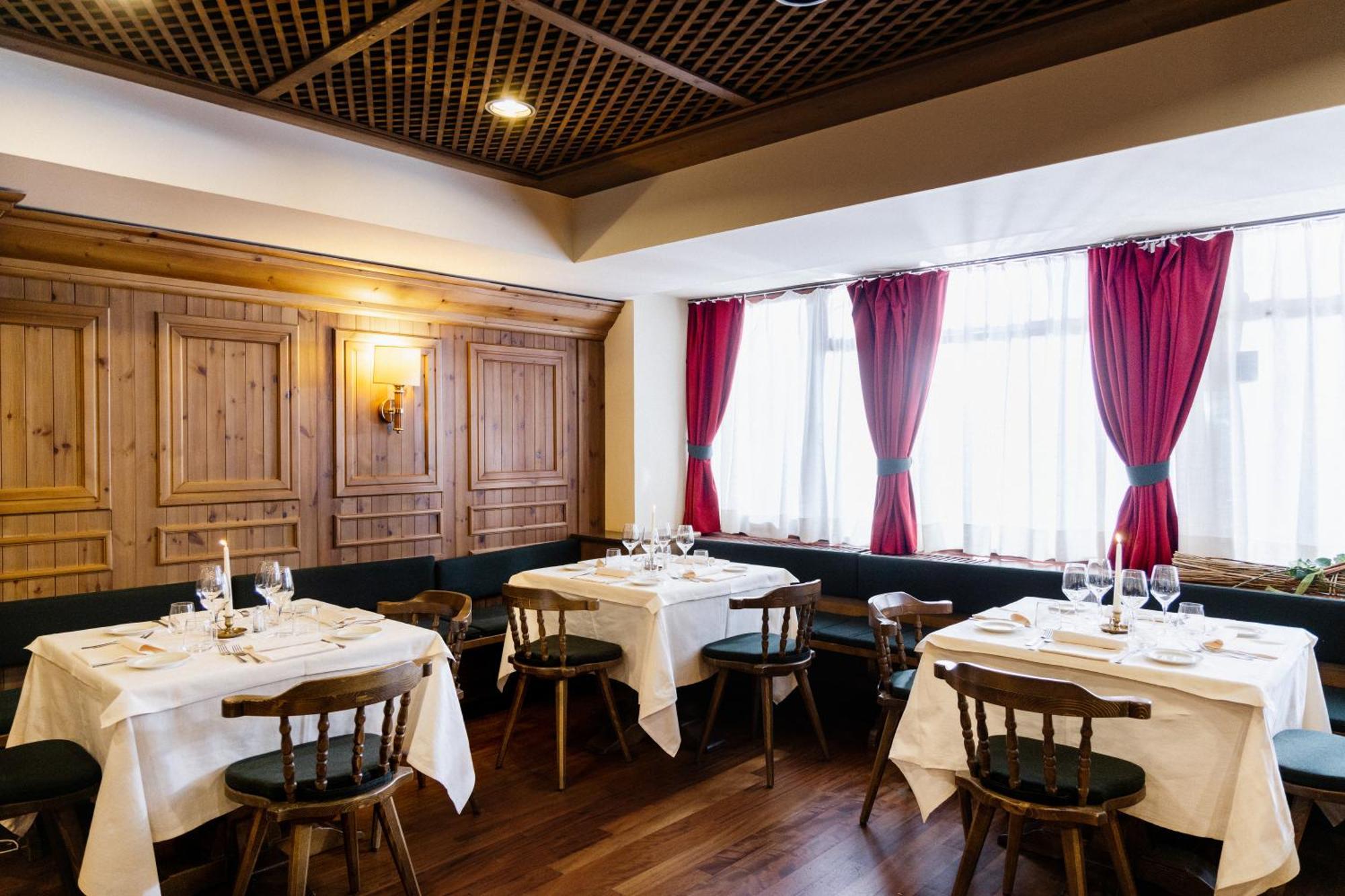 Hotel Alaska Cortina Cortina dʼAmpezzo Exteriör bild
