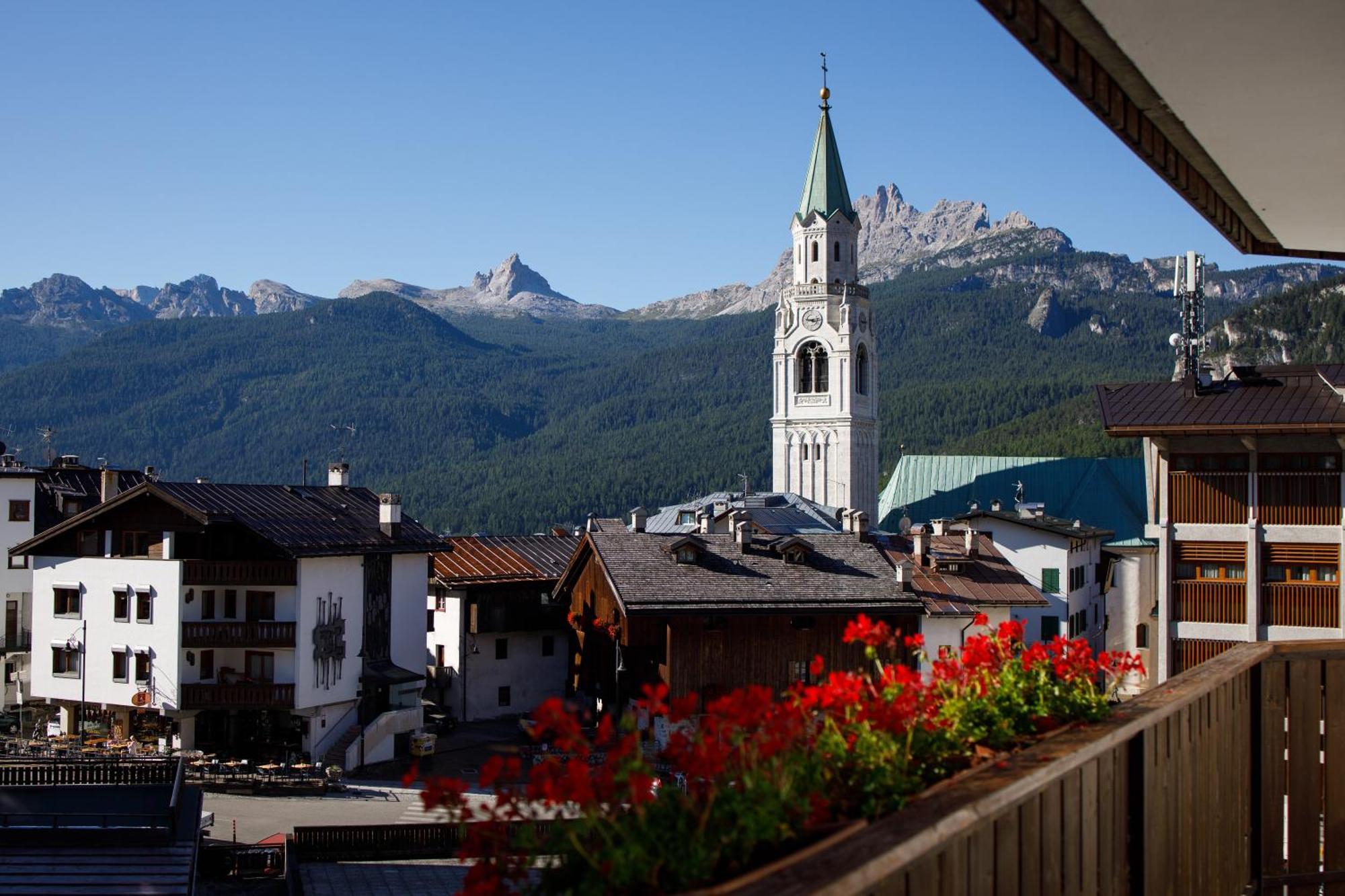 Hotel Alaska Cortina Cortina dʼAmpezzo Exteriör bild