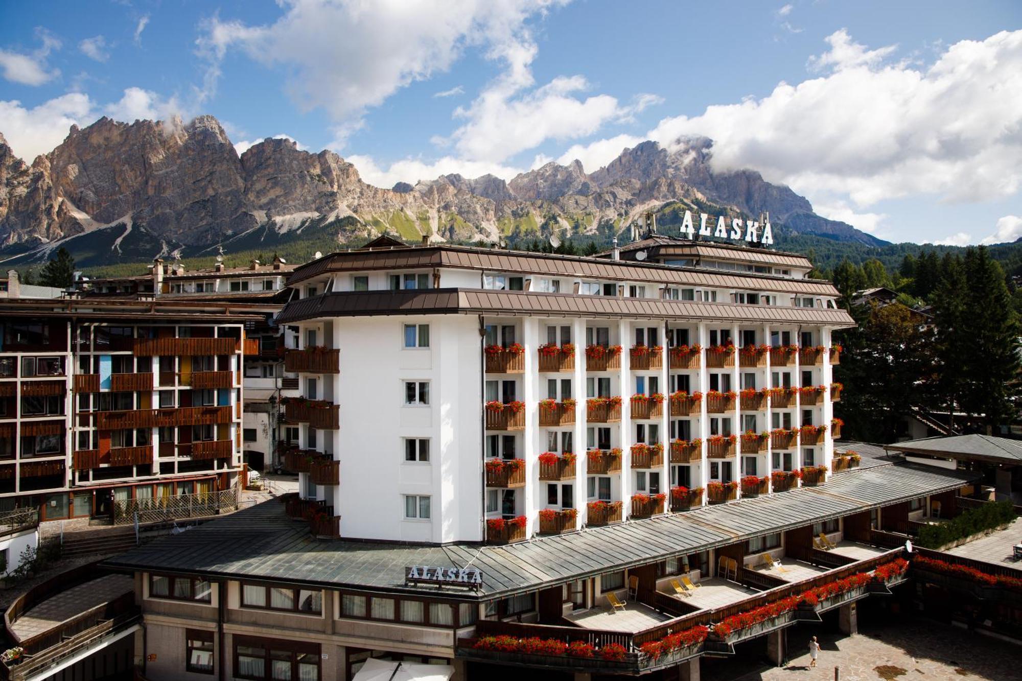 Hotel Alaska Cortina Cortina dʼAmpezzo Exteriör bild