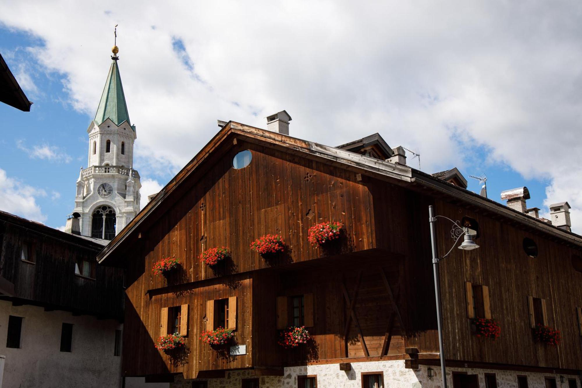 Hotel Alaska Cortina Cortina dʼAmpezzo Exteriör bild