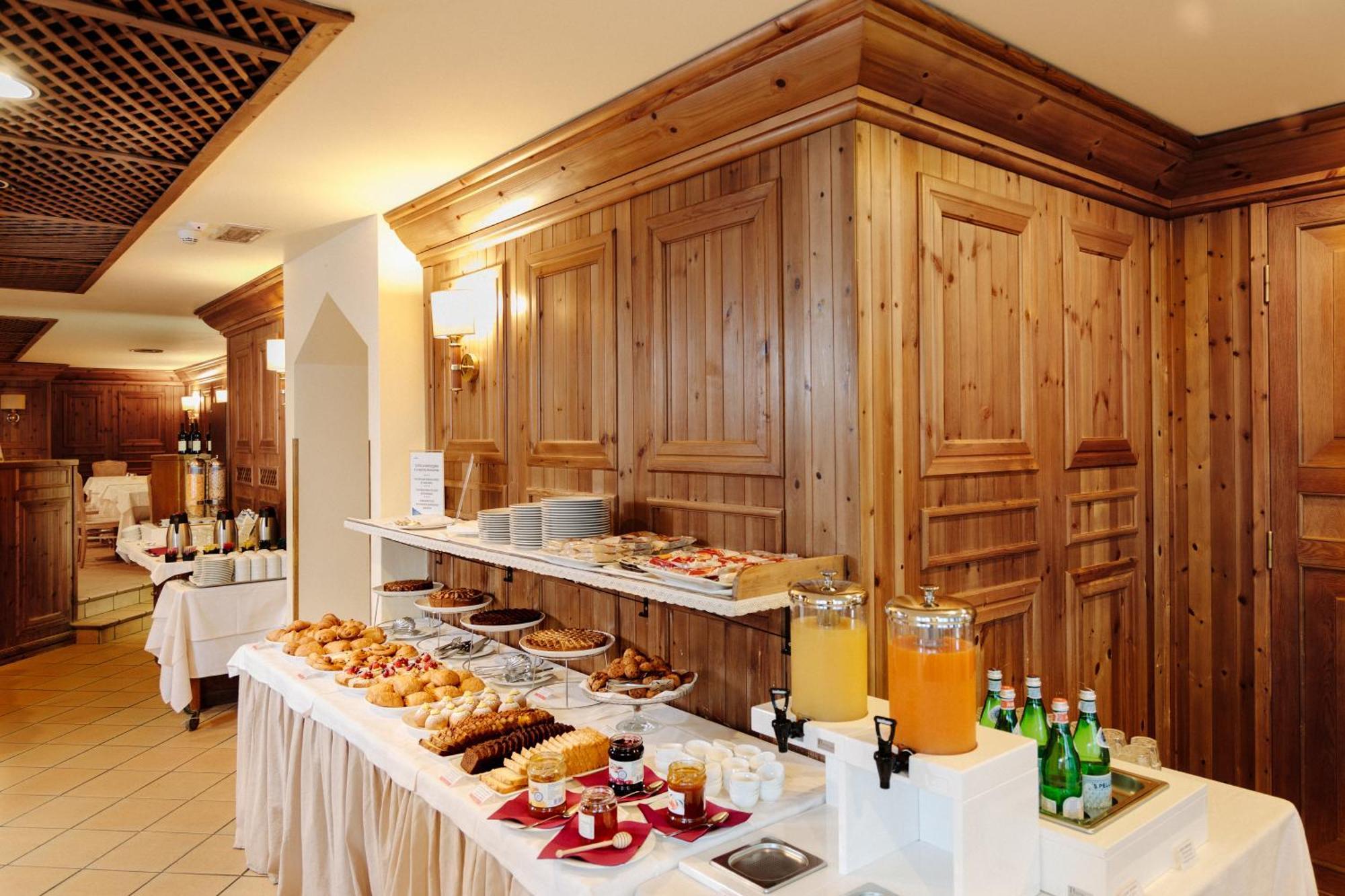 Hotel Alaska Cortina Cortina dʼAmpezzo Exteriör bild