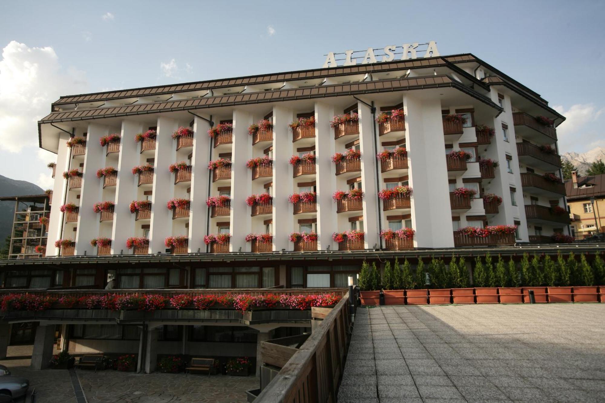 Hotel Alaska Cortina Cortina dʼAmpezzo Exteriör bild
