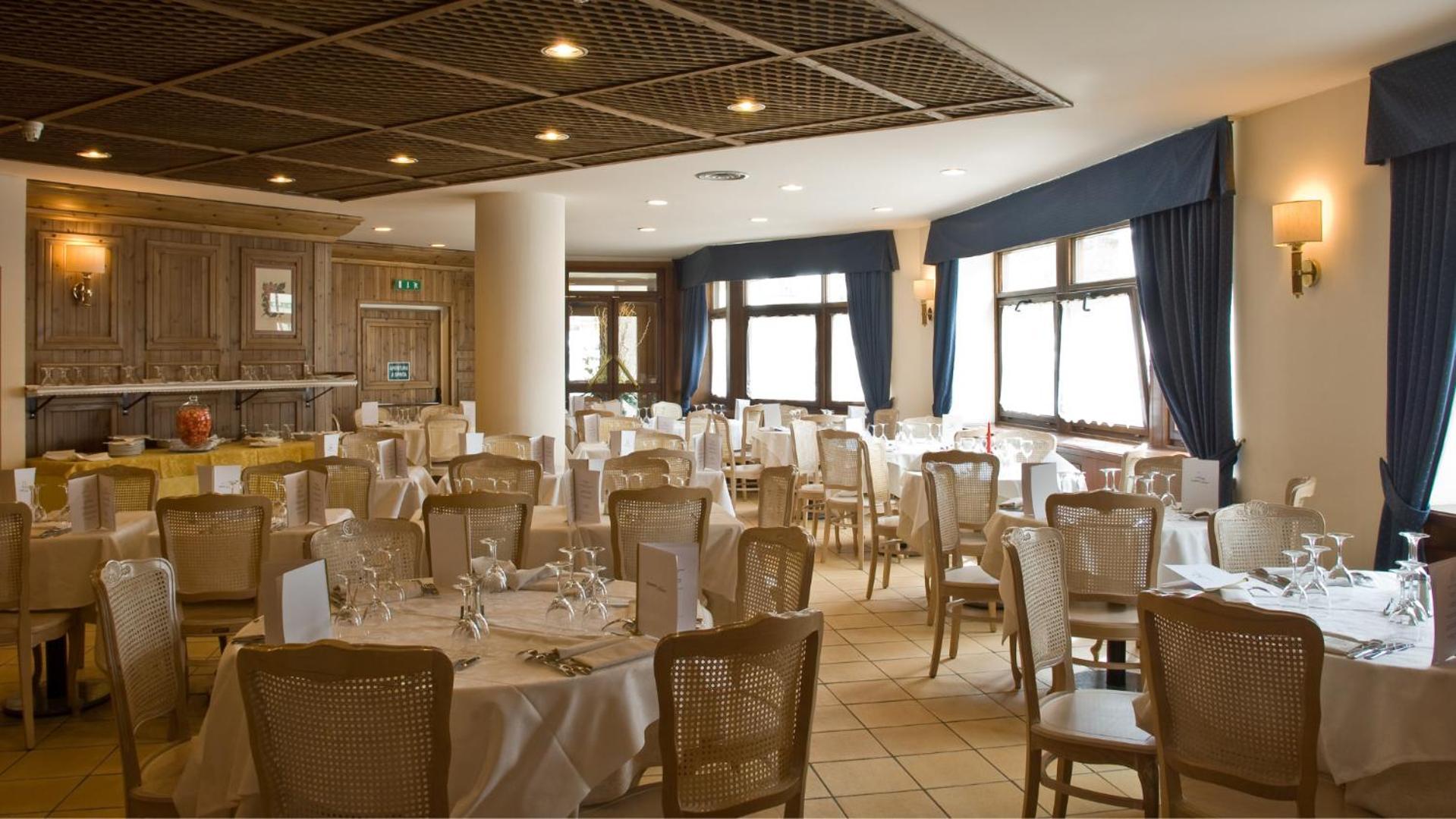 Hotel Alaska Cortina Cortina dʼAmpezzo Exteriör bild