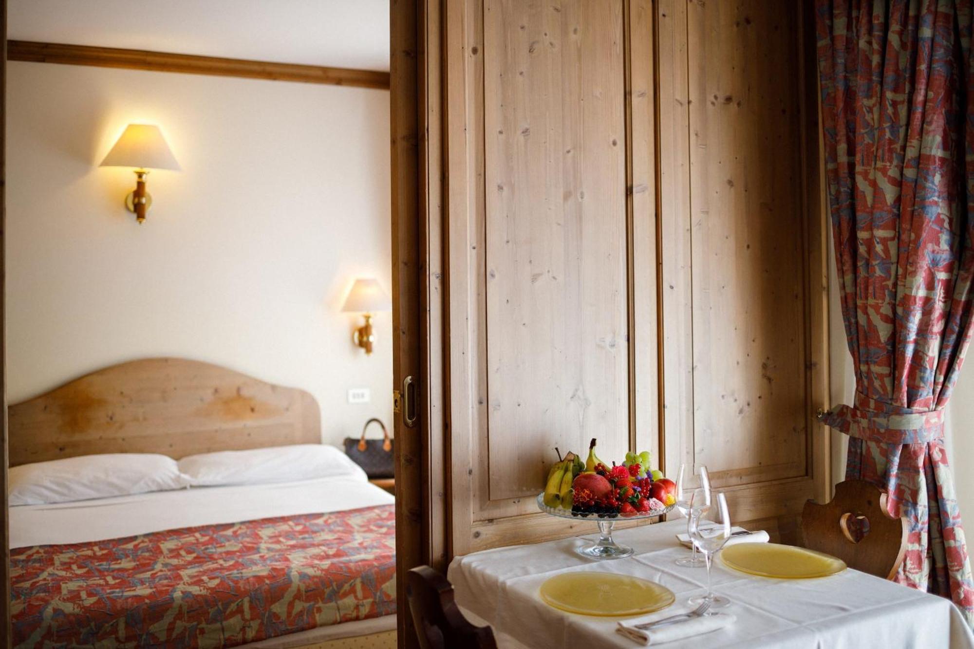 Hotel Alaska Cortina Cortina dʼAmpezzo Exteriör bild