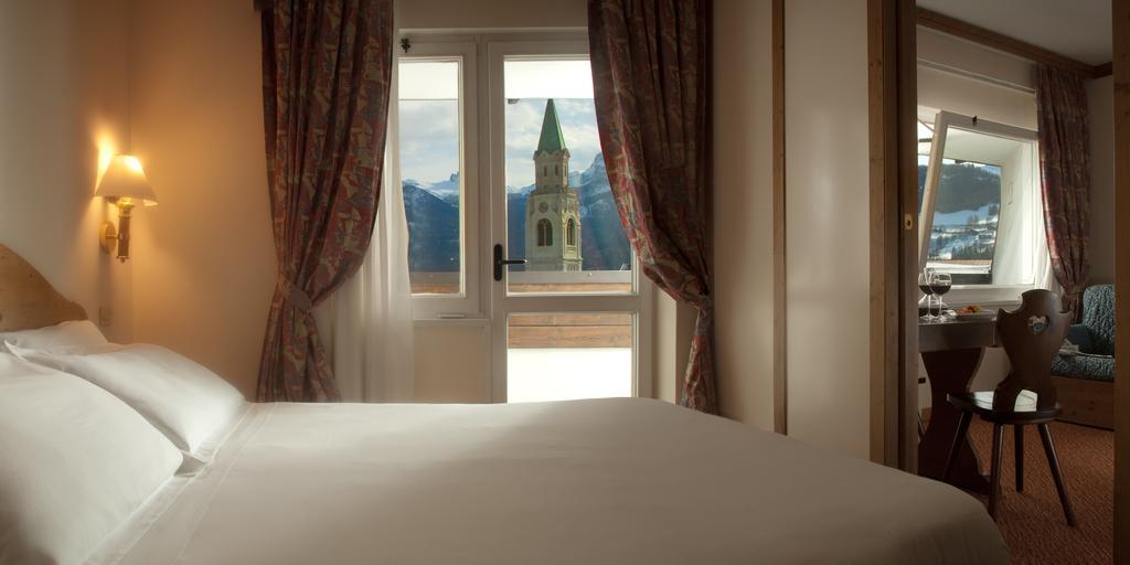 Hotel Alaska Cortina Cortina dʼAmpezzo Exteriör bild